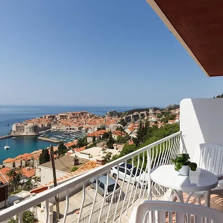 Beautiful Nest Pensión 3*