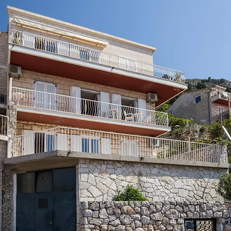 Pensión Beautiful Nest 3*